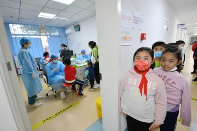 护“苗”的“苗”来啦！直击3至11岁儿童新冠疫苗接种现场