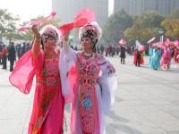 天冷更要舞起来！元气满满的大叔大姨登陆青岛？