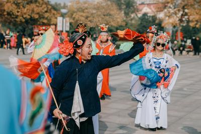 天冷更要舞起来！元气满满的大叔大姨登陆青岛？