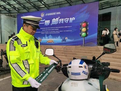 争做文明交通“驶”者！青岛持续开展“一盔一带”安全守护活动