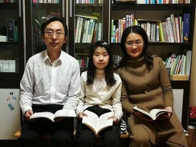 百户文明家庭风采 | 司咏梅、安华家庭：身患癌症不离讲台，坚持资助贫困学子