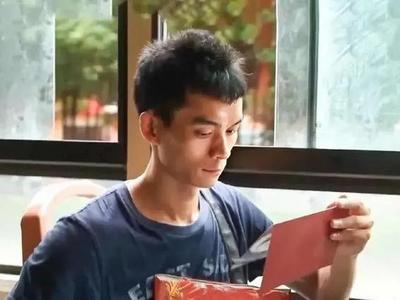 复读十二年“只想上清华”，执着还是偏执？