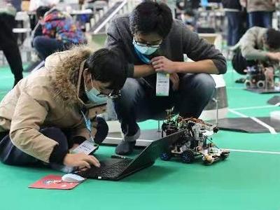 山东省大学生机器人大赛开幕，省内高校209支队伍比拼科创能力
