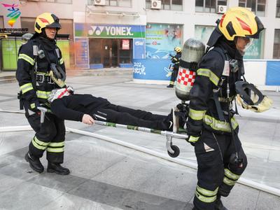 突发“火情”，消防云梯都来了！直击2021青岛时尚体育季防疫消防演练