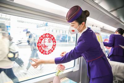 首趟开进沂蒙山区的高铁两岁了!“生日会”现场是这样的…