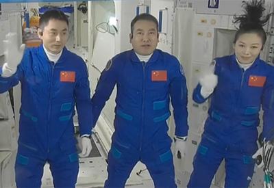 神舟十三号航天员乘组将于近日择机执行第一次出舱活动