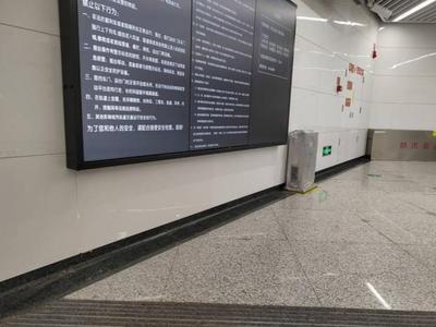 撞坏地铁站一块瓷砖要赔1800元？成都地铁回应
