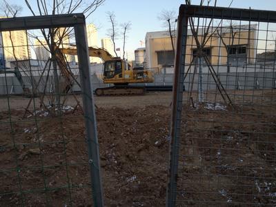 观海帮问|海尔世纪公馆小区东侧在实施什么工程？部门：实施绿化带工程