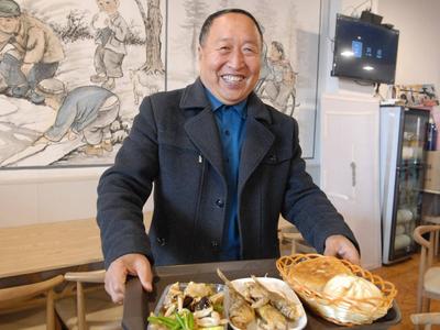 即墨一社区助老大食堂开业，为60岁以上老人送餐到户