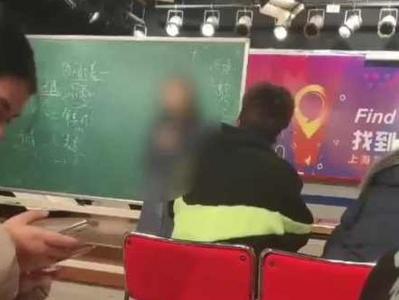女教师竟在课堂上质疑南京大屠杀遇难人数！学校回应