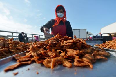 糖球、脂渣……城阳河套大集，真香