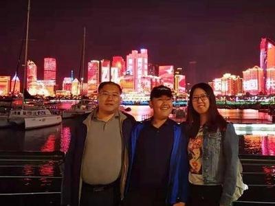 百户文明家庭风采 | 栾绍臣、刘倩家庭： 爱在山海之间