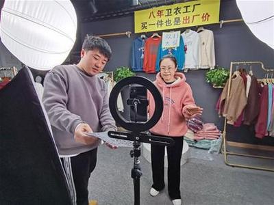 网红经纪公司乱象：一签就是10年，违约金高达1亿