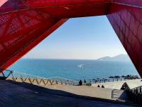 来这条“高端”海岸线，看万吨巨轮来来往往 