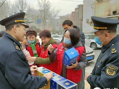 年货市场真假商品如何辨别？李沧市场监管现场实物演示给市民支招