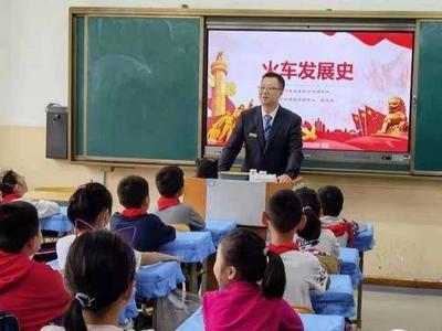 家校共育，同助七彩梦想：青岛洛阳路第二小学组织开展生涯教育活动 