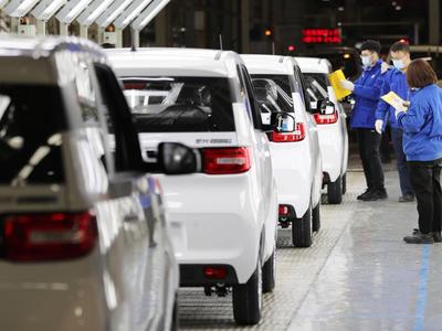 财政部等4部门：2022年新能源汽车补贴标准退坡30%