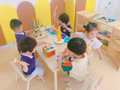 3岁吃播博主被父母喂到70斤，专家：“啃小”危害大，实则是“坑娃”