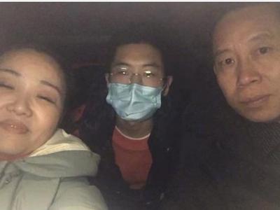 孙海洋夫妇顺利接到孙卓：孩子回到身边心里才踏实