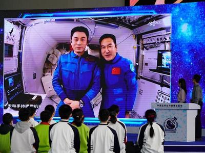 中国空间站首次太空授课活动取得圆满成功