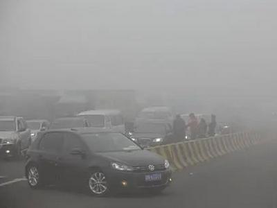 受大雾和降雪影响，全国60多条高速100多个路段封闭