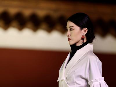 今夜网红墙高光时刻！科技“点亮”时尚之城