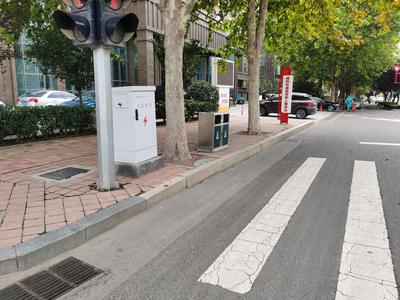 记者回访｜缘石坡道“上岗” 行人过路“舒心”