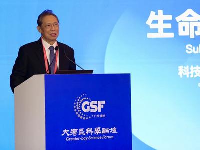 钟南山：对国内接种人群年底达到83%的目标充满信心