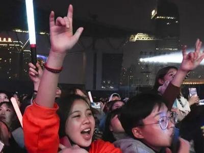 “精致穷”“朋克养生”……这届年轻人为何热衷“矛盾式表达”
