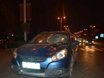 六旬老人斑马线上被撞，无力支付抢救费！交警帮其申请救助金