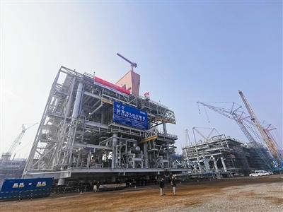 加拿大LNG项目首个核心工艺模块在青完工，项目在全球首次实现一体化建造