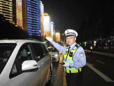 15年专啃“硬骨头”！青岛这名交警被公安部通报表扬