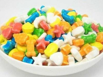 露骨低俗、打色情擦边球，“恶搞糖果玩具”亟待整治