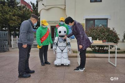 无人机全方位巡查 机器人提供咨询引导 栈桥景区春节假期服务全新升级