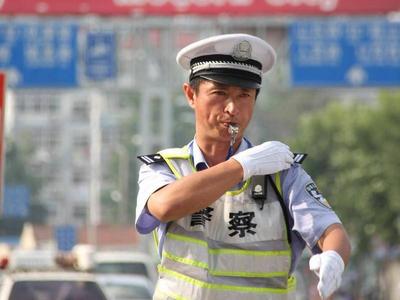 青岛交警李涌被追授“全国公安系统一级英雄模范”称号