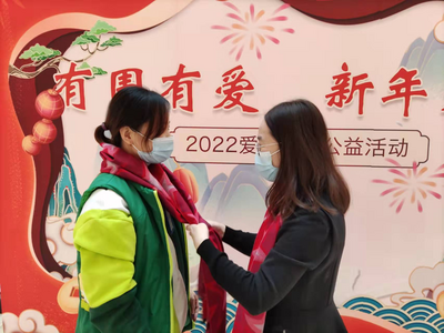 红围巾温暖500名一线职工，崂山区总工会开启“暖冬行动”