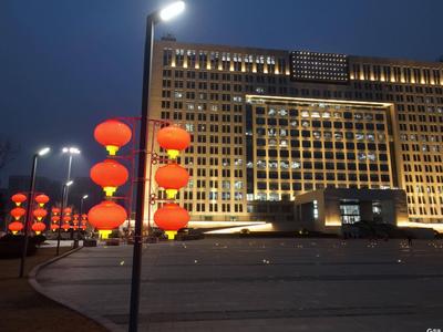 挂灯笼迎新春！上合示范区亮起“中国红”