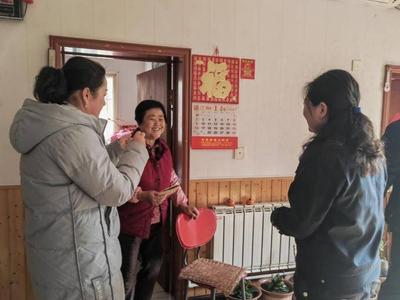 崂山这些家庭收到了精神和物质双重“春节大礼包”