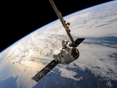 空间站机械臂转位货运飞船试验取得圆满成功