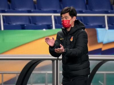 国足明晚对阵越南队，青岛籍主帅李霄鹏确认洛国富首发：用胜利增加节日喜庆