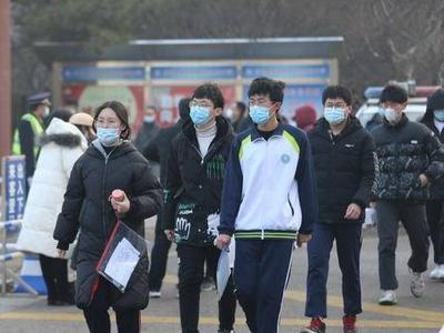 夏季高考外语听力考试举行，青岛47700余名考生应考