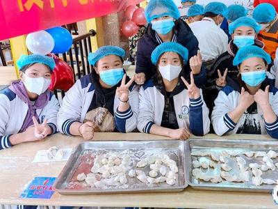 吃糖瓜、包饺子、跳起锅庄舞……这些藏族孩子在青岛体验“年文化”