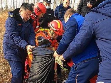 大寒时节三人不慎落水，幸亏青岛这群“蓝朋友”及时赶到……