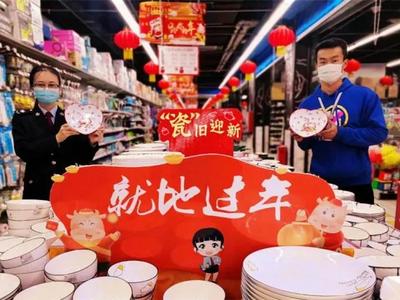 人民日报评就地过年：倡导之外还要做好什么