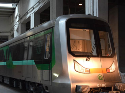 地铁4号线首列电客车抵达车辆段，系青岛地铁首次跨线路接车