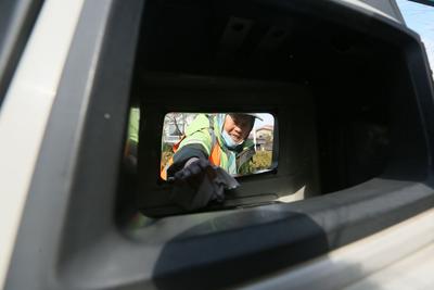 这一大家子扫出城市“美丽容颜”：有一种年味叫坚守④