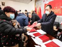 告别“无证”历史！青岛这个社区的居民领到了不动产权证