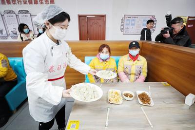 小年至，温暖到！青岛城市美容师们吃上了暖心水饺