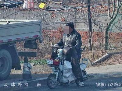 “贼”大胆！家里搜出60块电动车电瓶，青岛民警蹲守一天抓获蟊贼