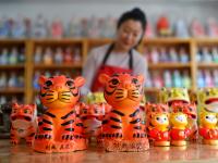 泥老虎、虎头鞋……“萌虎”贺岁回忆杀 